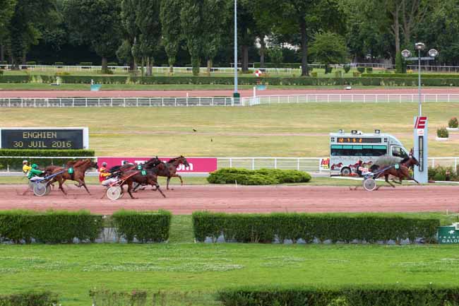 Photo d'arrivée de la course pmu PRIX D'ETAIN à ENGHIEN le Samedi 30 juillet 2016