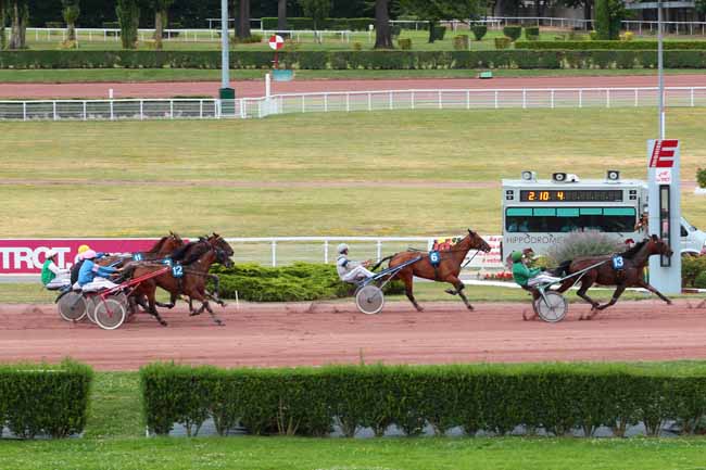 Photo d'arrivée de la course pmu PRIX DE GRAVELINES à ENGHIEN le Samedi 30 juillet 2016