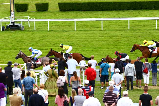 Photo d'arrivée de la course pmu PRIX EVA GONZALES à CLAIREFONTAINE le Lundi 1 août 2016