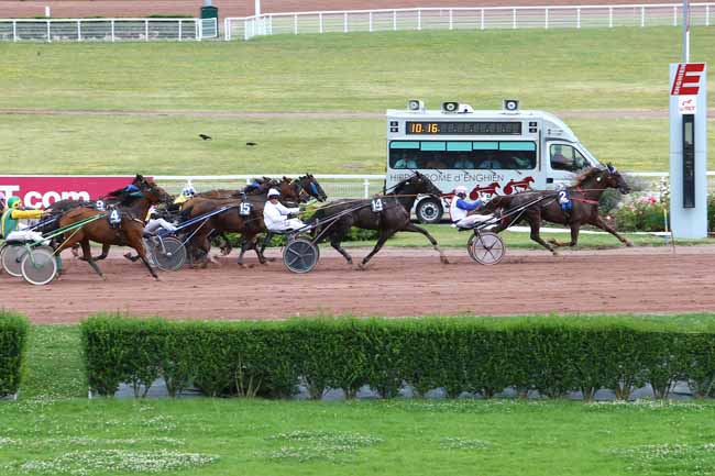 Photo d'arrivée de la course pmu PRIX DU PARC DES PRINCES à ENGHIEN le Mercredi 3 août 2016