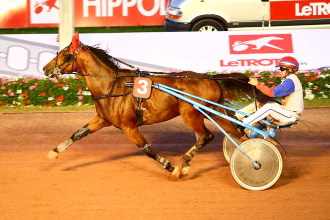 Photo d'arrivée de la course pmu PRIX DES PIMPRENELLES à CABOURG le Vendredi 5 août 2016