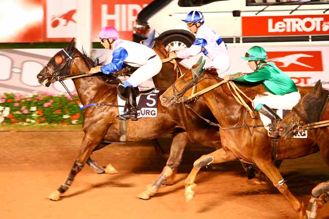 Photo d'arrivée de la course pmu PRIX DES LILAS à CABOURG le Vendredi 5 août 2016