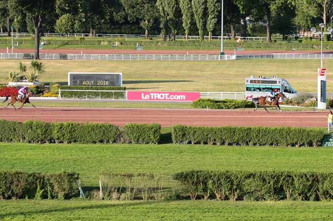 Photo d'arrivée de la course pmu PRIX DE MONTEVRAIN à ENGHIEN le Dimanche 7 août 2016