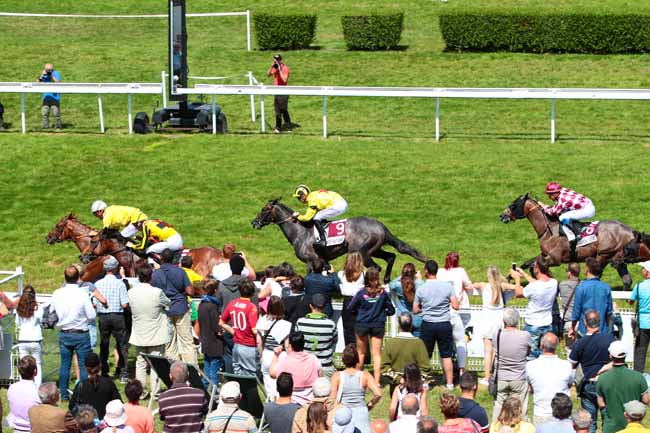 Photo d'arrivée de la course pmu PRIX DES BOUTONS D'OR à CLAIREFONTAINE le Lundi 8 août 2016