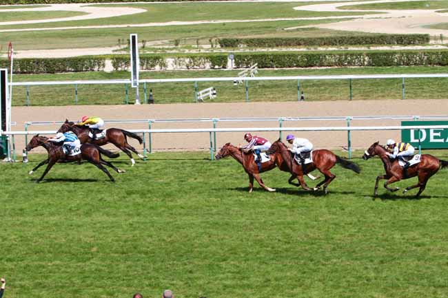 Photo d'arrivée de la course pmu PRIX DE CREVECOEUR à DEAUVILLE le Mardi 9 août 2016
