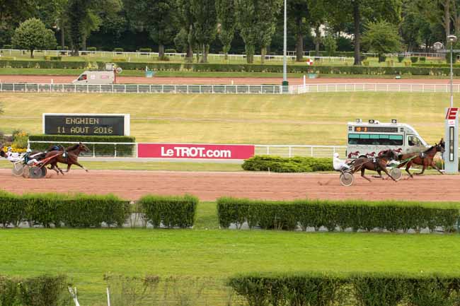 Photo d'arrivée de la course pmu PRIX DU BALLON D'ALSACE à ENGHIEN le Jeudi 11 août 2016