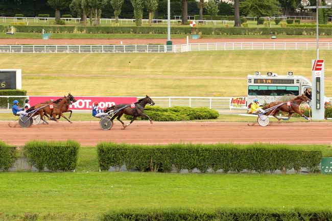 Photo d'arrivée de la course pmu PRIX DE NOUZONVILLE à ENGHIEN le Jeudi 11 août 2016