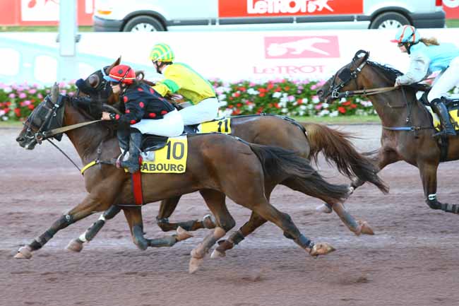 Photo d'arrivée de la course pmu PRIX DES VERVEINES à CABOURG le Vendredi 12 août 2016