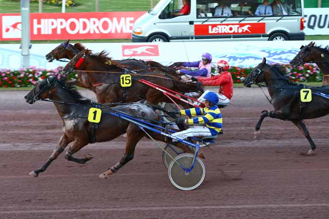 Photo d'arrivée de la course pmu PRIX DES COREOPSIS à CABOURG le Vendredi 12 août 2016