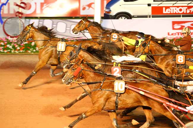 Photo d'arrivée de la course pmu PRIX DES LISERONS à CABOURG le Vendredi 12 août 2016
