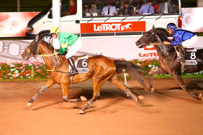 Photo d'arrivée de la course pmu PRIX DES IFS à CABOURG le Vendredi 12 août 2016