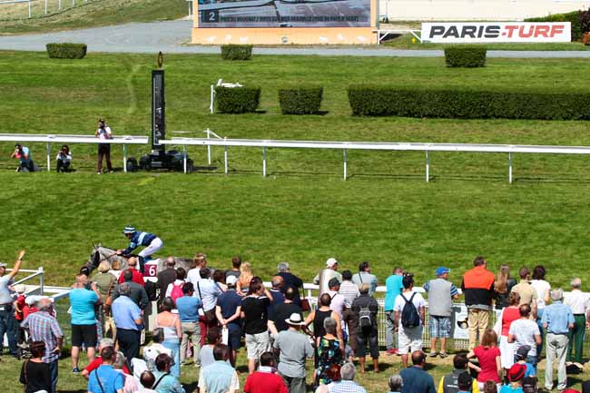Photo d'arrivée de la course pmu PRIX DU PAYS D'AUGE à CLAIREFONTAINE le Vendredi 12 août 2016