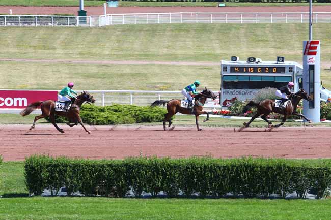 Photo d'arrivée de la course pmu PRIX DE FRONSAC à ENGHIEN le Samedi 13 août 2016