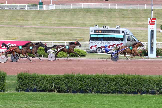 Photo d'arrivée de la course pmu PRIX DE L'HOTEL DE VILLE à ENGHIEN le Samedi 13 août 2016