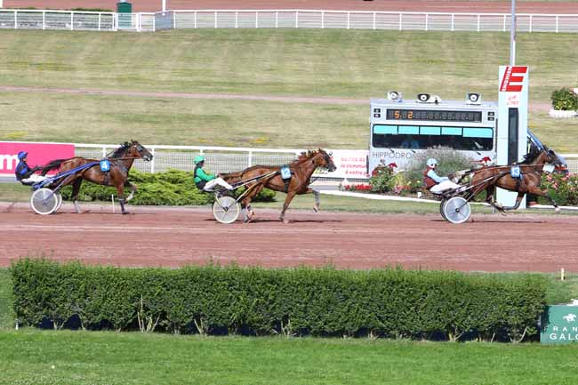 Photo d'arrivée de la course pmu PRIX DE LA PORTE DU PRE-SAINT-GERVAIS à ENGHIEN le Samedi 13 août 2016