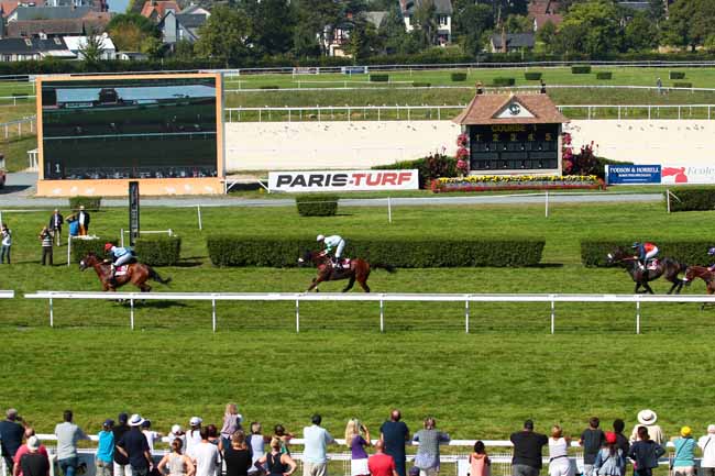 Photo d'arrivée de la course pmu PRIX DES PEUPLIERS à CLAIREFONTAINE le Mercredi 17 août 2016