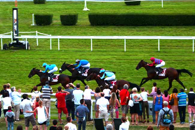 Photo d'arrivée de la course pmu PRIX DES BUVEURS D'AIR à CLAIREFONTAINE le Mercredi 17 août 2016