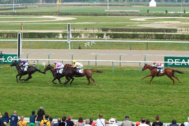 Photo d'arrivée de la course pmu PRIX DE SAINT-ETIENNE-LA-THILLAYE à DEAUVILLE le Jeudi 18 août 2016