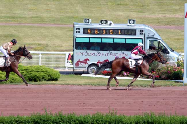 Photo d'arrivée de la course pmu PRIX DE LA PORTE D'ORLEANS à ENGHIEN le Jeudi 18 août 2016