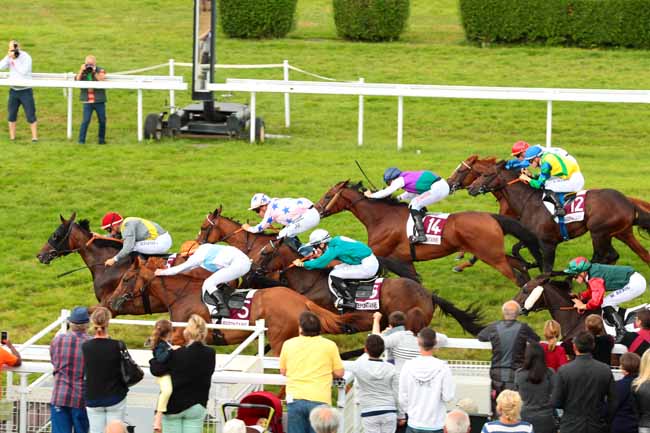 Photo d'arrivée de la course pmu PRIX DU CHEMIN DE L'HIPPODROME à CLAIREFONTAINE le Vendredi 19 août 2016