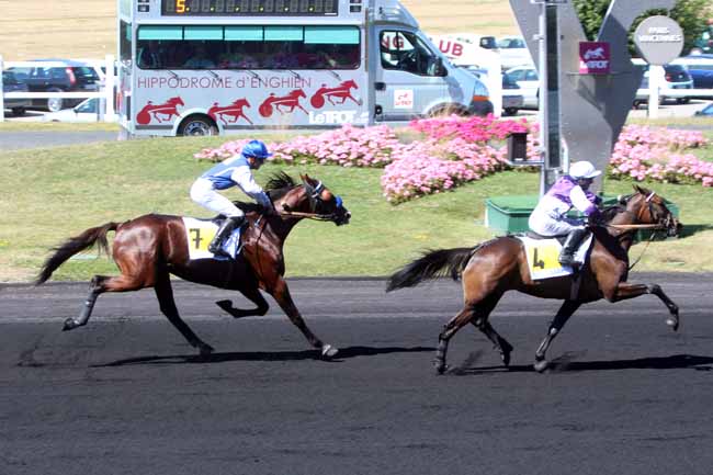 Photo d'arrivée de la course pmu PRIX HERVE CERAN-MAILLARD à PARIS-VINCENNES le Lundi 22 août 2016