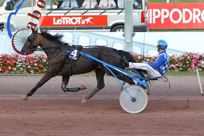 Photo d'arrivée de la course pmu PRIX DE L'ACADEMIE INTERNATIONALE DU CHEVAL DU HARAS DU PIN à CABOURG le Vendredi 26 août 2016