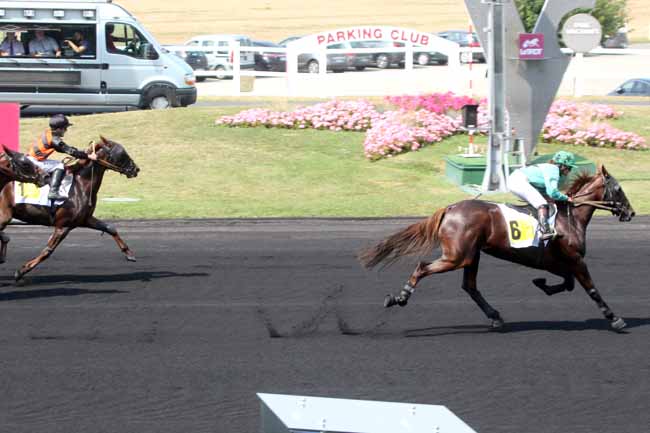 Photo d'arrivée de la course pmu PRIX DE BAZET à PARIS-VINCENNES le Samedi 27 août 2016