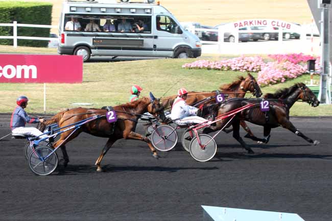 Photo d'arrivée de la course pmu PRIX DE MOLAY à PARIS-VINCENNES le Samedi 27 août 2016