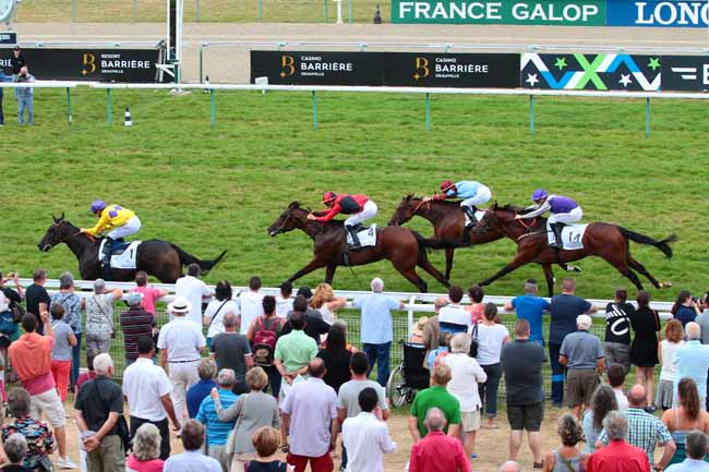 Photo d'arrivée de la course pmu PRIX HOTEL BARRIERE L'HOTEL DU GOLF - DEAUVILLE à DEAUVILLE le Dimanche 28 août 2016