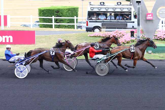 Photo d'arrivée de la course pmu PRIX DE DIJON à PARIS-VINCENNES le Lundi 29 août 2016