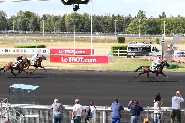 Photo d'arrivée de la course pmu PRIX DE TOULON à PARIS-VINCENNES le Lundi 29 août 2016
