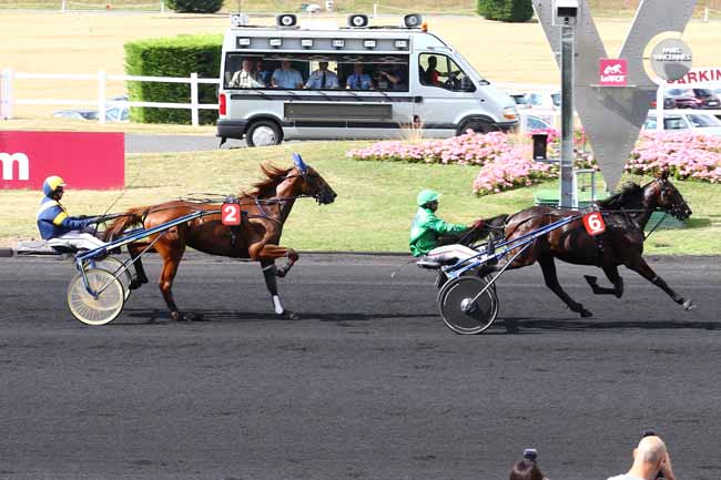 Photo d'arrivée de la course pmu PRIX DES BRUYERES à PARIS-VINCENNES le Lundi 29 août 2016