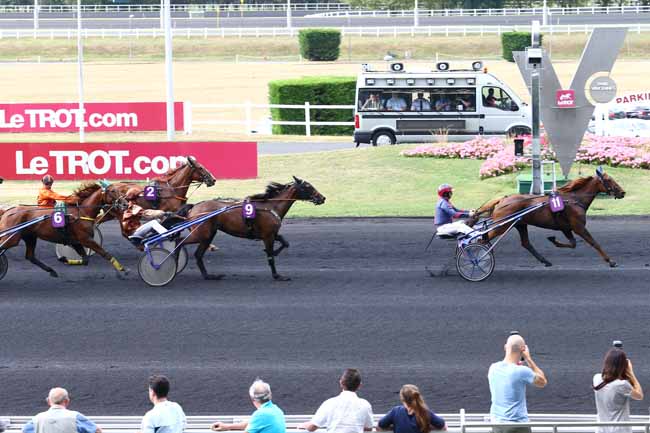 Photo d'arrivée de la course pmu PRIX DE CHARTRES à PARIS-VINCENNES le Lundi 29 août 2016