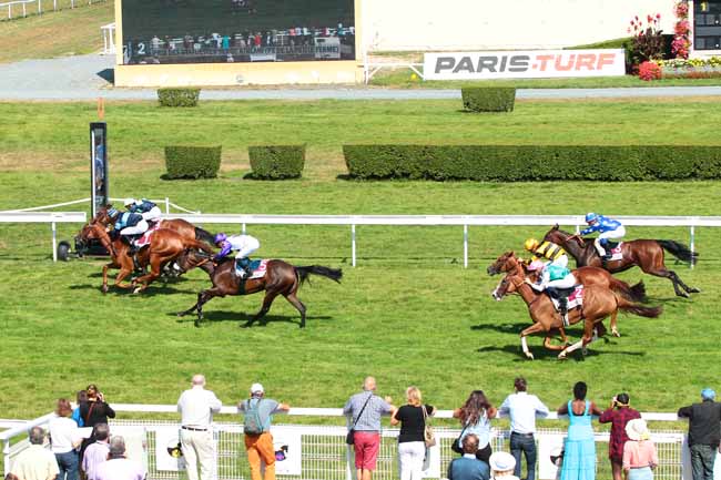 Photo d'arrivée de la course pmu PRIX DE LA PETITE FERME à CLAIREFONTAINE le Mardi 30 août 2016