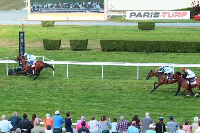 Photo d'arrivée de la course pmu PRIX DE LA VILLA STRASSBURGER à CLAIREFONTAINE le Mardi 30 août 2016