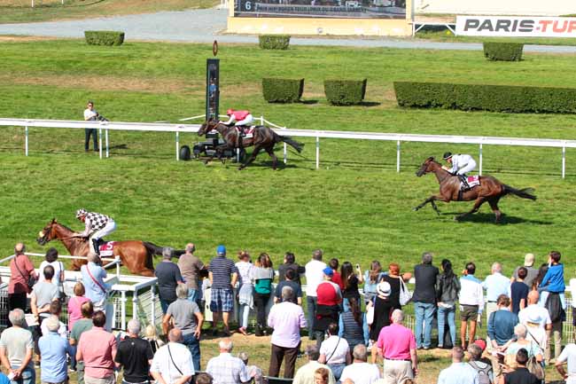 Photo d'arrivée de la course pmu PRIX DU GRAND JARDIN à CLAIREFONTAINE le Mardi 30 août 2016