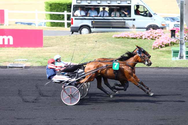 Photo d'arrivée de la course pmu PRIX DES CYCLAMENS à PARIS-VINCENNES le Mercredi 31 août 2016