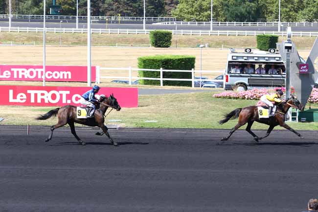 Photo d'arrivée de la course pmu PRIX LEGOUX-LONGPRE à PARIS-VINCENNES le Jeudi 1 septembre 2016