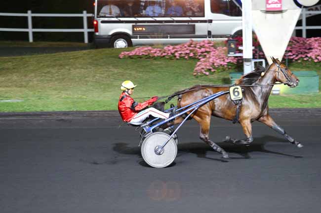 Photo d'arrivée de la course pmu PRIX INO à PARIS-VINCENNES le Vendredi 2 septembre 2016
