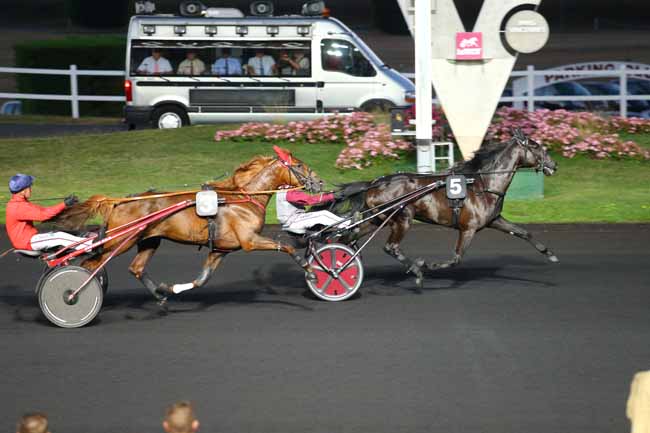 Photo d'arrivée de la course pmu PRIX AMALIA à PARIS-VINCENNES le Mardi 6 septembre 2016