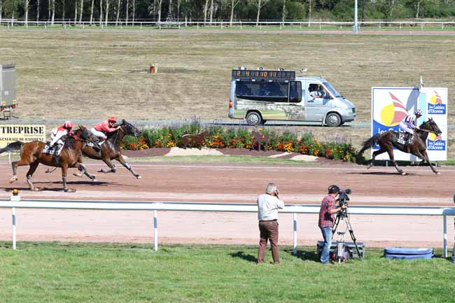 Photo d'arrivée de la course pmu PRIX YVONNICK BODIN à LES SABLES D'OLONNE le Mercredi 7 septembre 2016