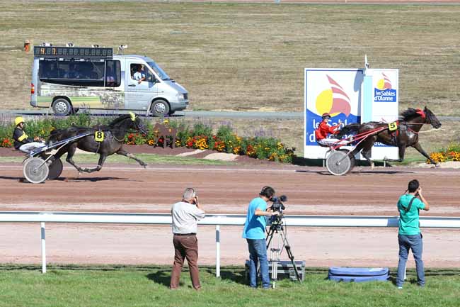 Photo d'arrivée de la course pmu PRIX GILLES TARTOUE à LES SABLES D'OLONNE le Mercredi 7 septembre 2016