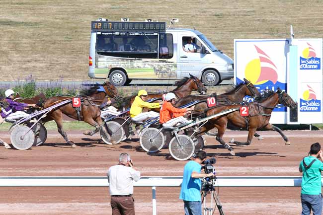 Photo d'arrivée de la course pmu PRIX GUY FUMAT à LES SABLES D'OLONNE le Mercredi 7 septembre 2016