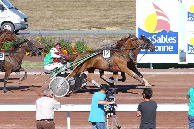 Photo d'arrivée de la course pmu PRIX ALEXIS RAFFIN à LES SABLES D'OLONNE le Mercredi 7 septembre 2016