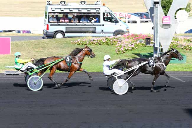 Photo d'arrivée de la course pmu PRIX DE SAINT-GAUDENS à PARIS-VINCENNES le Lundi 12 septembre 2016