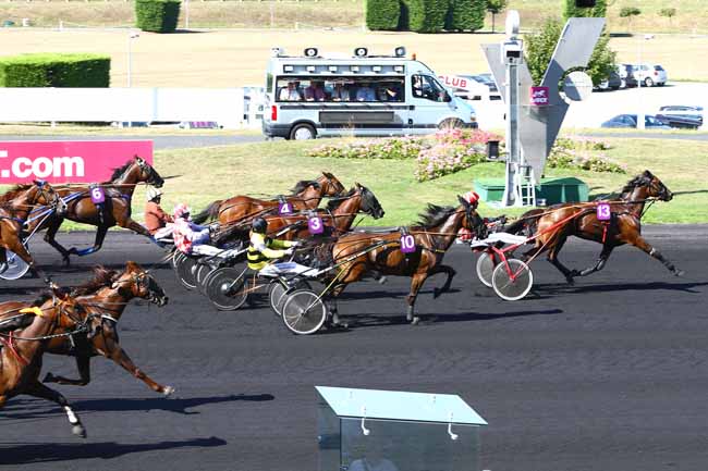 Photo d'arrivée de la course pmu PRIX DE DENAIN (GR A) à PARIS-VINCENNES le Lundi 12 septembre 2016