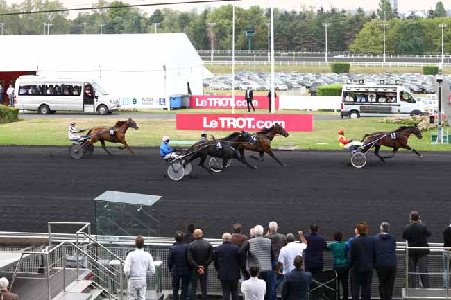 Photo d'arrivée de la course pmu PRIX DE MOULINS-LA-MARCHE à PARIS-VINCENNES le Dimanche 18 septembre 2016