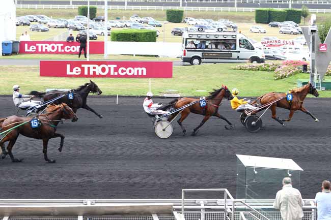 Photo d'arrivée de la course pmu PRIX DE VIMOUTIERS à PARIS-VINCENNES le Dimanche 18 septembre 2016
