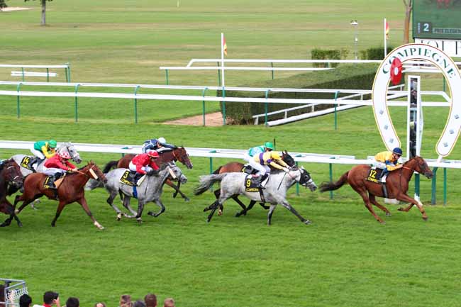 Photo d'arrivée de la course pmu PRIX DE LA GARDE IMPERIALE à COMPIEGNE le Dimanche 18 septembre 2016