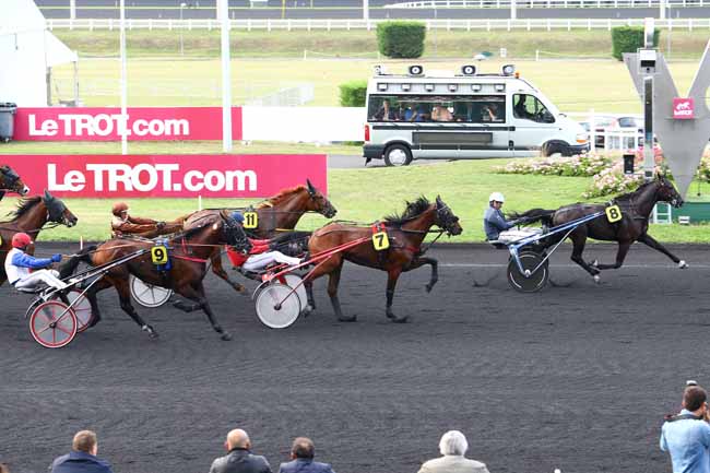 Photo d'arrivée de la course pmu PRIX DE BEAUCAIRE à PARIS-VINCENNES le Lundi 19 septembre 2016